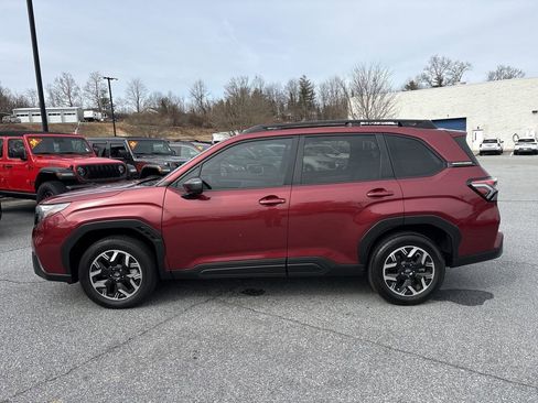 Used 2025 Subaru Forester Premium image 7