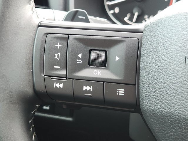 Used 2025 Nissan Rogue SV w/ SV Premium Package FWD image 28