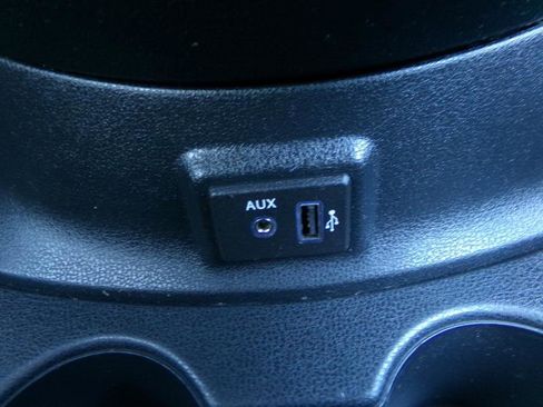 Used 2019 Nissan Versa SV image 22