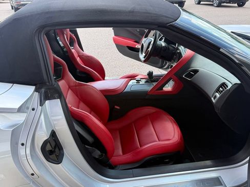 Used 2015 Chevrolet Corvette Z06 w/ 3LZ Preferred Equipment Group RWD image 18