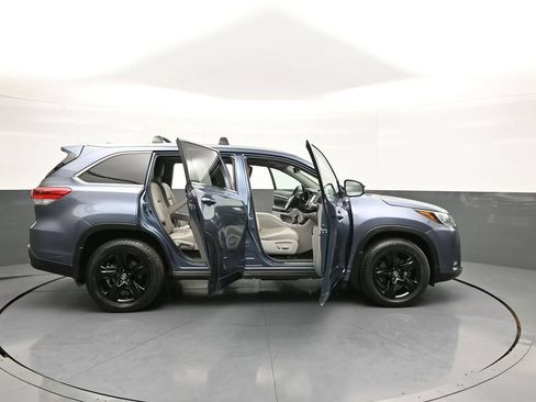 Used 2017 Toyota Highlander Limited Platinum w/ Carpet Mat Package AWD/4WD image 44