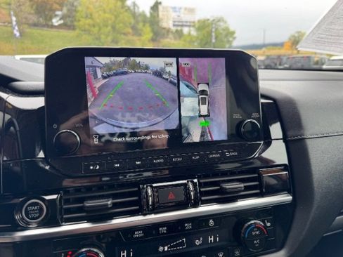 Used 2023 Nissan Pathfinder SL image 29