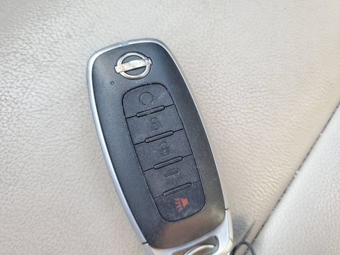 Used 2024 Nissan Rogue SL w/ SL Premium Package FWD image 29