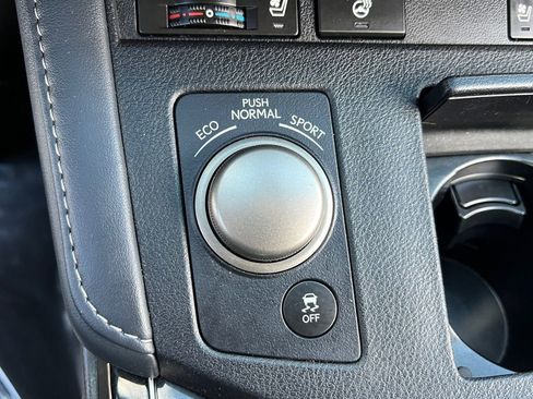 Used 2018 Lexus ES 350 w/ Navigation System Package image 28