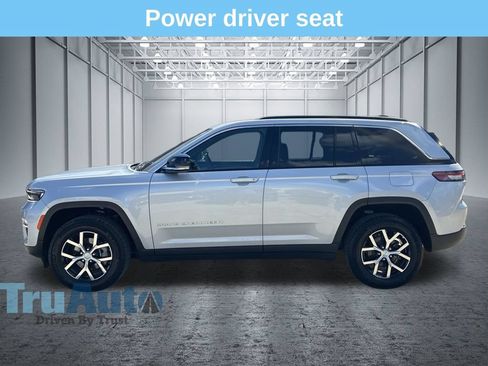 Used 2025 Jeep Grand Cherokee Limited AWD/4WD image 4