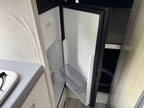 Used 2022 Mercedes-Benz Sprinter 2500 image 32