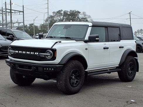 Used 2023 Ford Bronco Wildtrak image 3