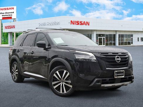 Used 2024 Nissan Pathfinder Platinum FWD image 1