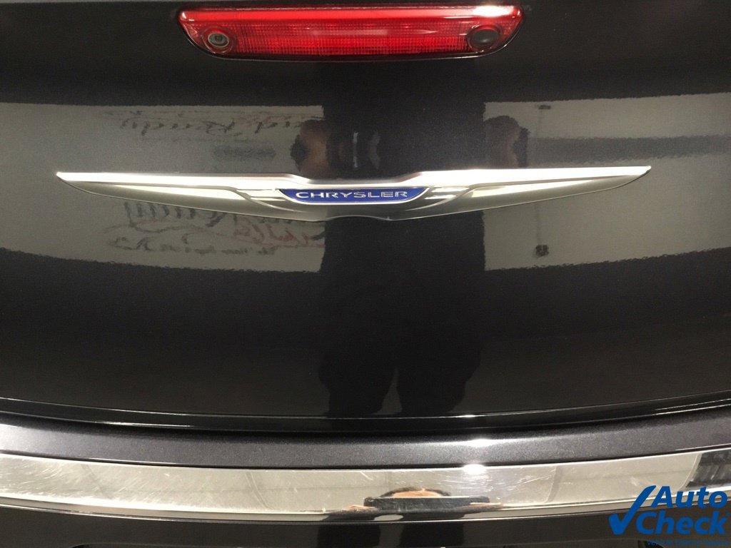 Used 2017 Chrysler 300 C AWD/4WD image 13