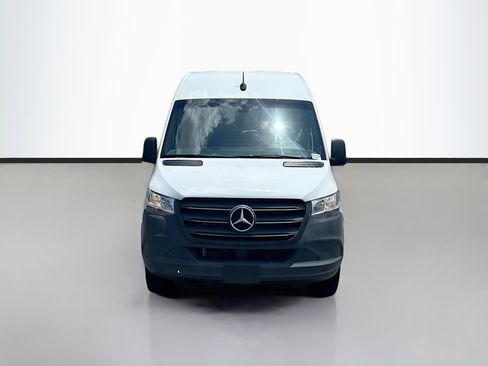 Used 2024 Mercedes-Benz Sprinter 2500 image 8