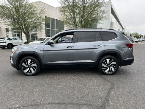 Used 2024 Volkswagen Atlas SE AWD/4WD image 2