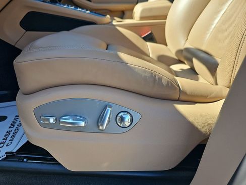 Used 2021 Porsche Macan Base image 33