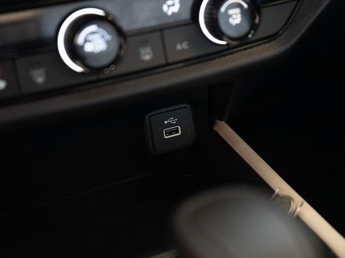 Certified 2025 Honda HR-V LX image 25