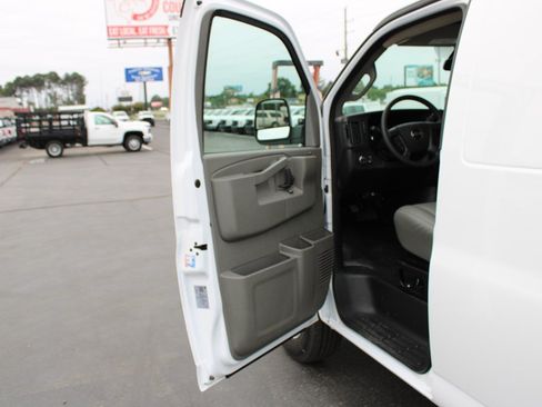Used 2025 Chevrolet Express 3500 Extended w/ Driver Convenience Package RWD image 25
