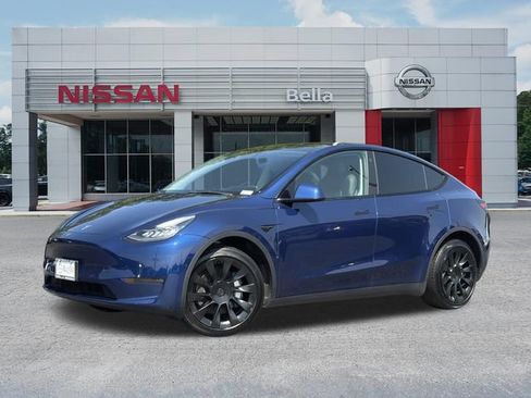 Used 2022 Tesla Model Y Long Range AWD/4WD image 1