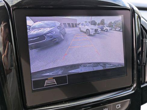 Used 2020 Chevrolet Traverse LT image 32