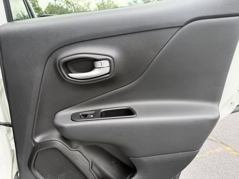 Used 2023 Jeep Renegade Latitude AWD/4WD image 23