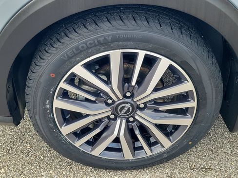 Used 2024 Nissan Kicks SR w/ SR Premium Package FWD image 7