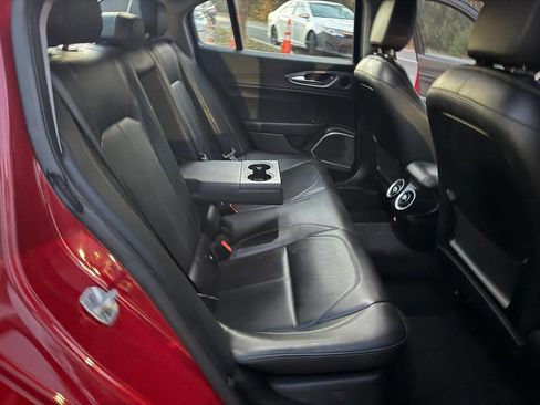 Used 2017 Alfa Romeo Giulia w/ Sport Appearance Package image 32