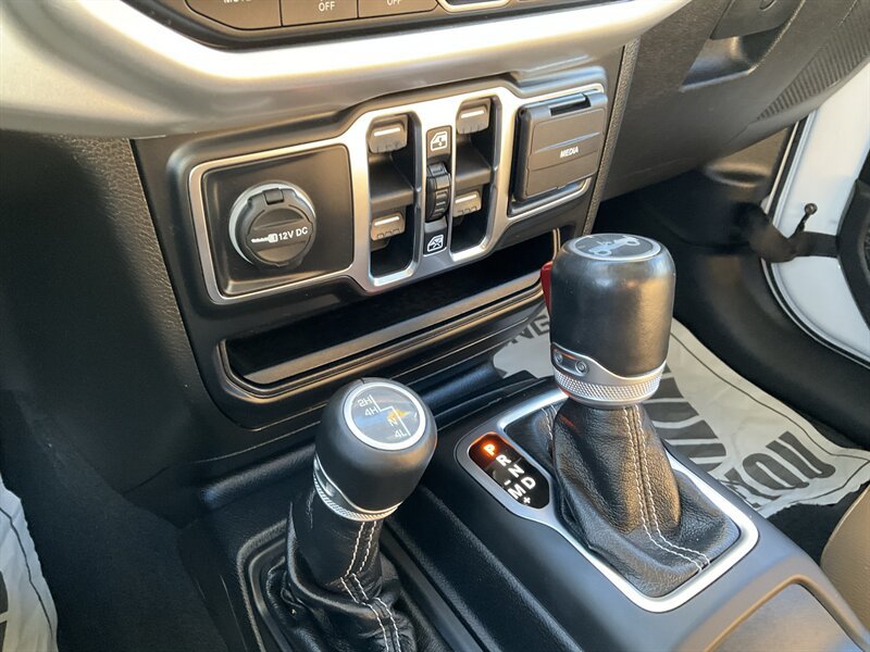 Used 2020 Jeep Wrangler Unlimited Sahara AWD/4WD image 26