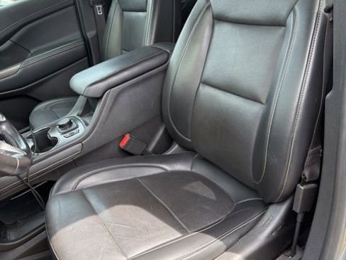 Used 2021 GMC Acadia SLT w/ Elevation Edition image 8