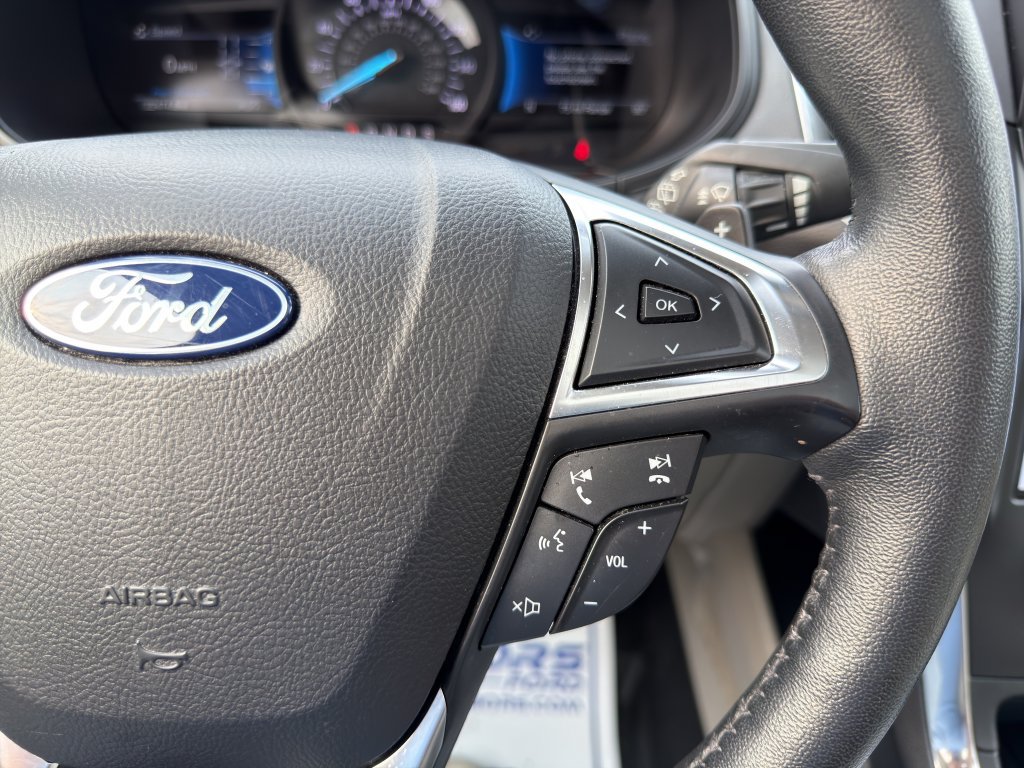 Used 2022 Ford Edge Titanium w/ Class II Trailer Tow Package AWD/4WD image 30