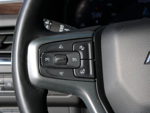 Used 2023 Chevrolet Suburban LT w/ Luxury Package RWD image 30