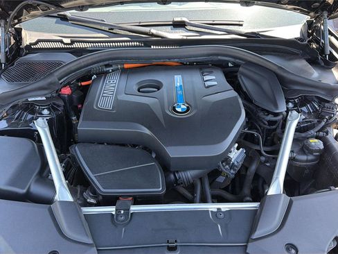 Used 2018 BMW 530e xDrive w/ M Sport Package 2 AWD/4WD image 9
