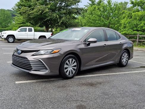 Certified 2022 Toyota Camry LE FWD image 3