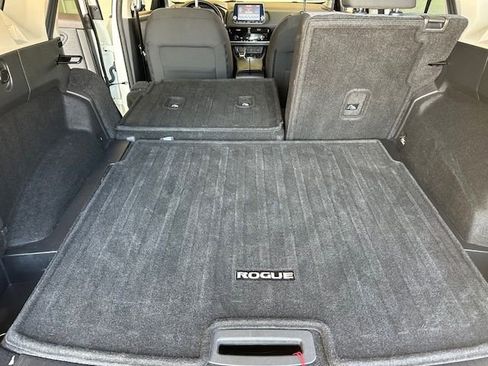 Used 2022 Nissan Rogue SV image 30