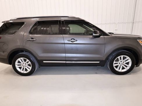 Certified 2017 Ford Explorer XLT w/ Equipment Group 202A image 2