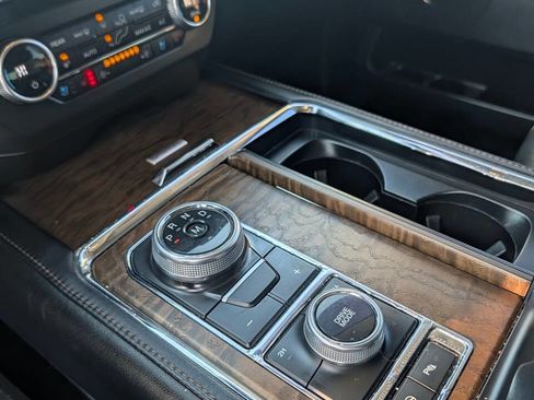 Used 2018 Ford Expedition Platinum image 21