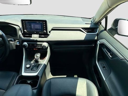 Used 2020 Toyota RAV4 Limited AWD/4WD image 18