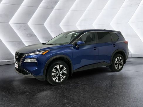 Used 2022 Nissan Rogue SV image 3