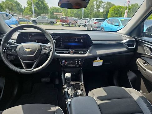 Used 2024 Chevrolet TrailBlazer LT FWD image 12
