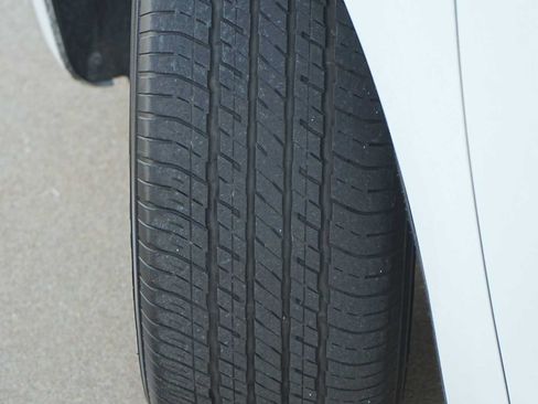 Used 2024 Chrysler Pacifica Limited FWD image 29