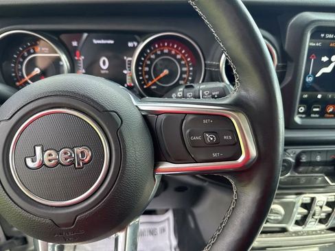 Used 2018 Jeep Wrangler Unlimited Sahara w/ Uconnect 4C Nav & Sound Group AWD/4WD image 18