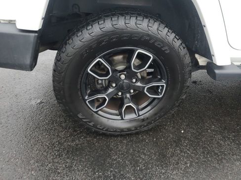 Used 2018 Jeep Wrangler Unlimited Altitude image 9