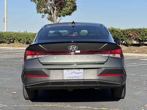 Certified 2025 Hyundai Elantra Sport w/ Cargo Package image 4