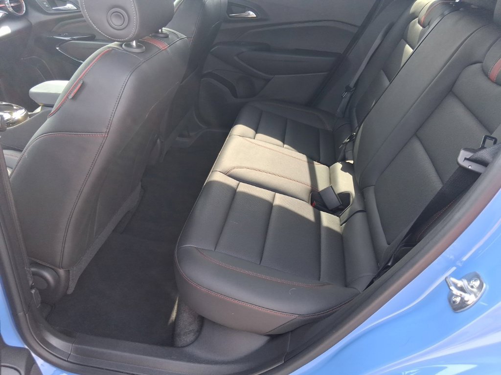 Used 2024 Chevrolet Trax RS w/ Sunroof Package FWD image 34