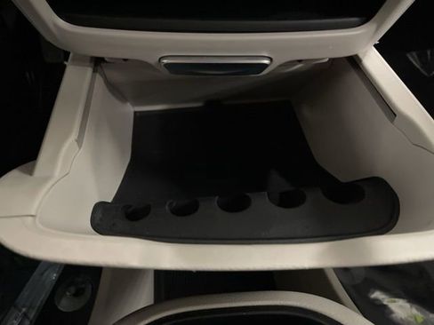 Used 2023 Chrysler Pacifica Touring-L image 47