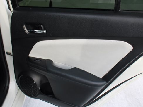 Used 2018 Toyota Prius Prime Advanced image 16