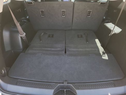 Used 2023 GMC Acadia SLT FWD image 26