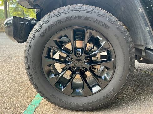 Used 2021 Jeep Wrangler Unlimited Sahara AWD/4WD image 13