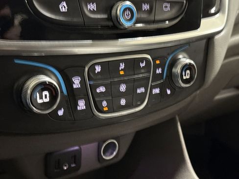 Used 2020 Chevrolet Traverse LT AWD/4WD image 16