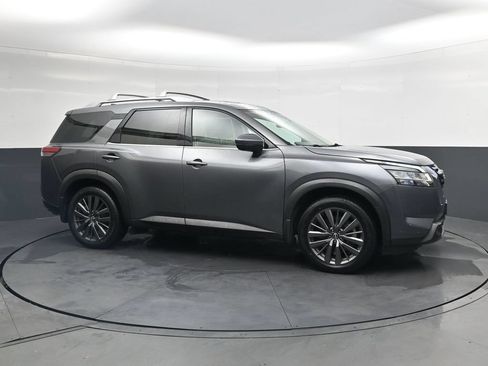 Used 2022 Nissan Pathfinder SL w/ SL Premium Package AWD/4WD image 4