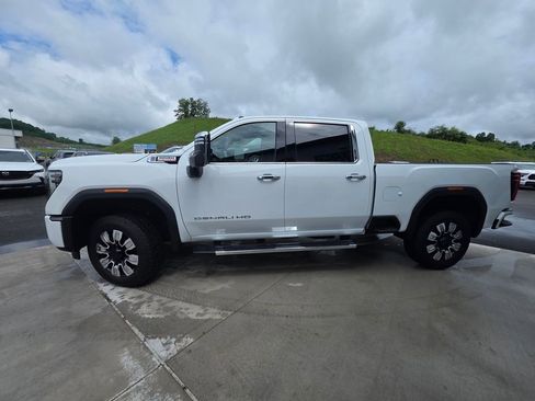 Used 2026 GMC Sierra 2500 Denali w/ Technology Package AWD/4WD image 4