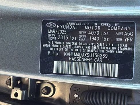 Used 2025 Hyundai Elantra SEL FWD image 29