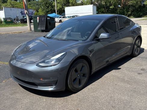 Used 2021 Tesla Model 3 Standard Range Plus RWD image 3