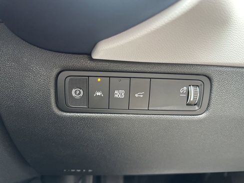 Used 2025 Chevrolet Equinox EV LT FWD image 17